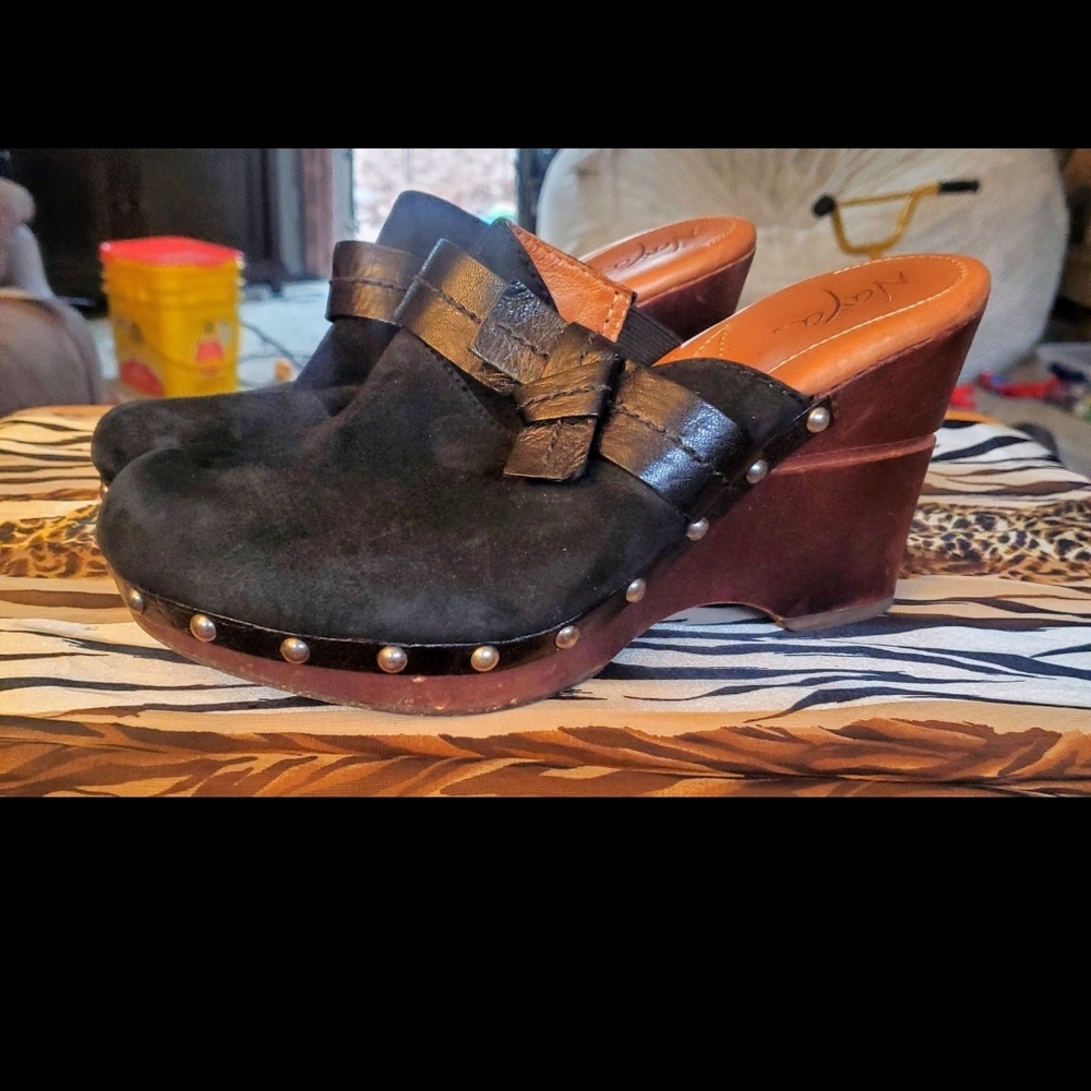 Naya Black and Brown Clogs with Studded Detail Sz 8.5
